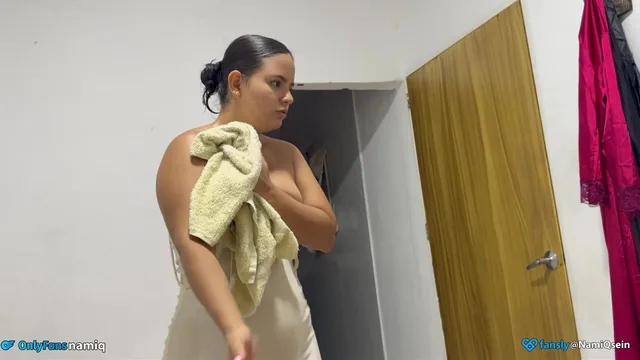 Suegra joven llega justo en la momento indicado y es mojada.